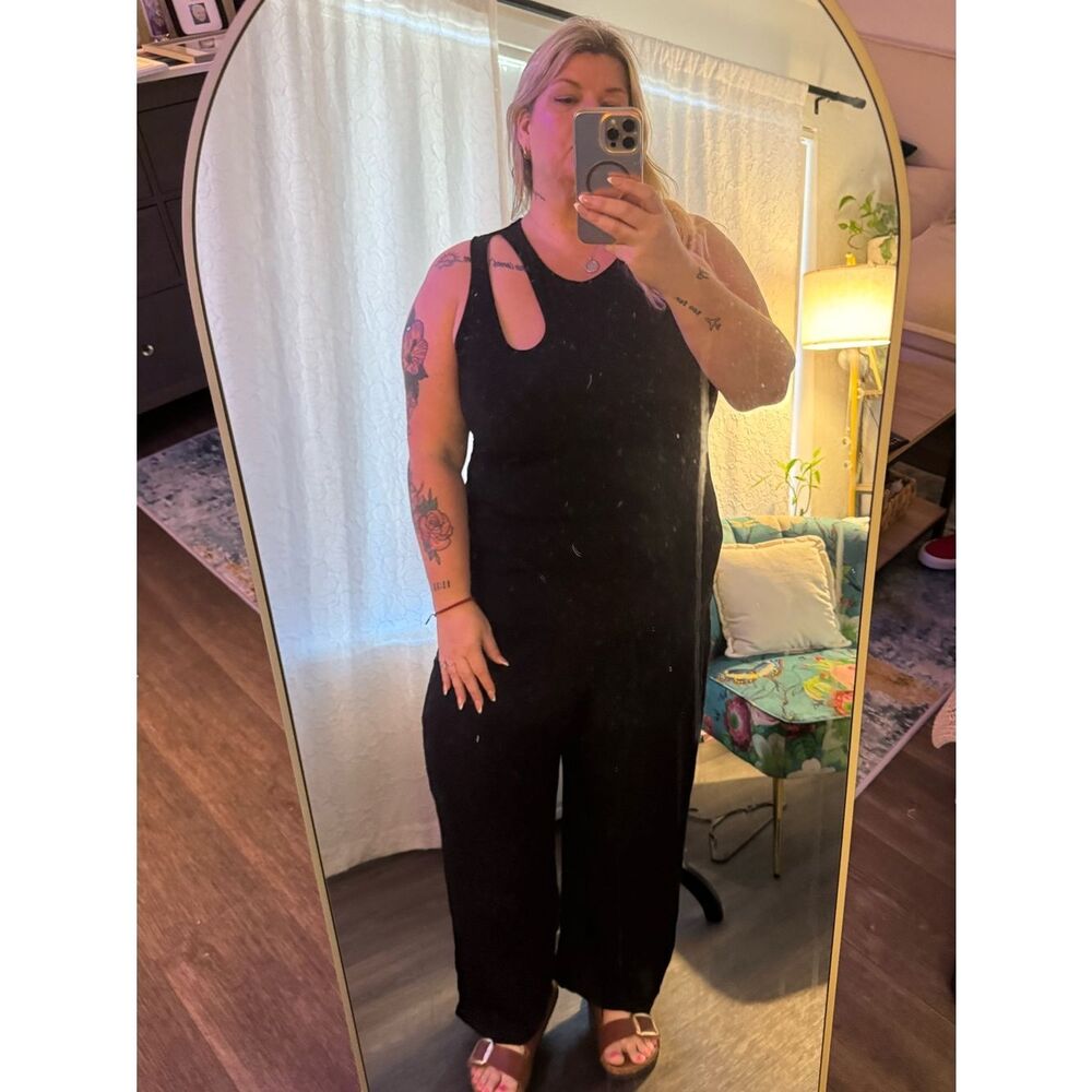 Torrid Black shoulder tank
